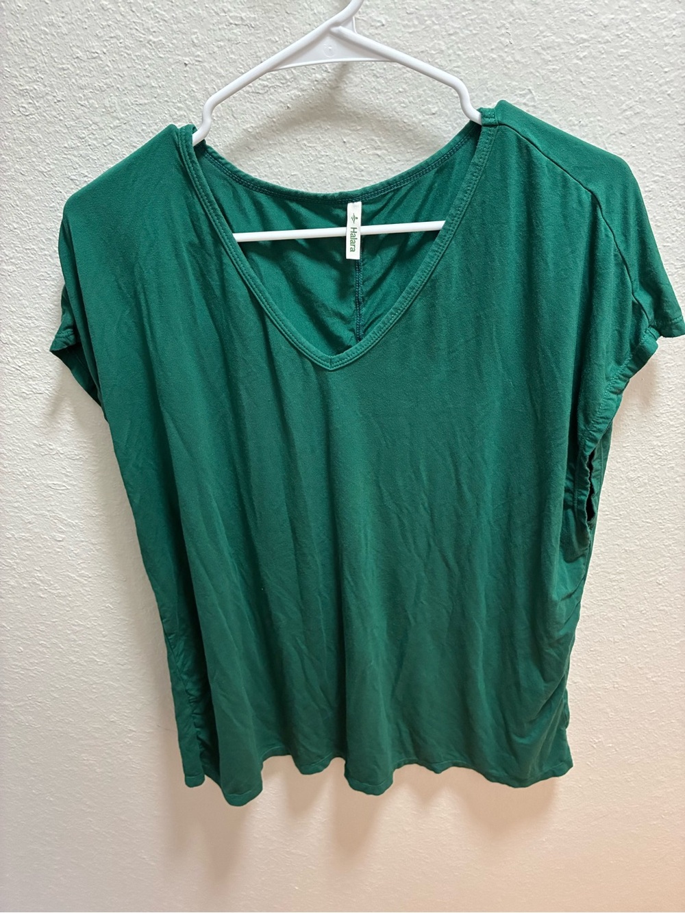HALARA Emerald V-Neck Short Sleeve Tee